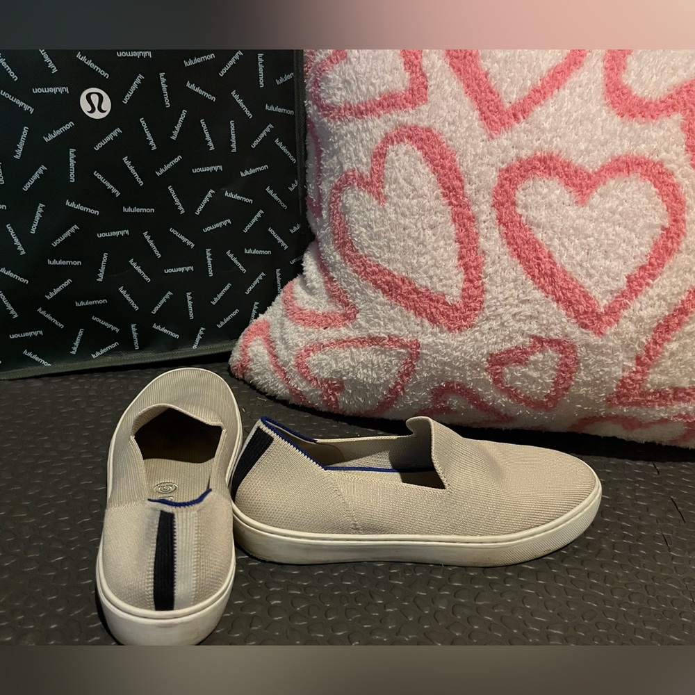 Rothy’s tan sneakers, sz 7 like new